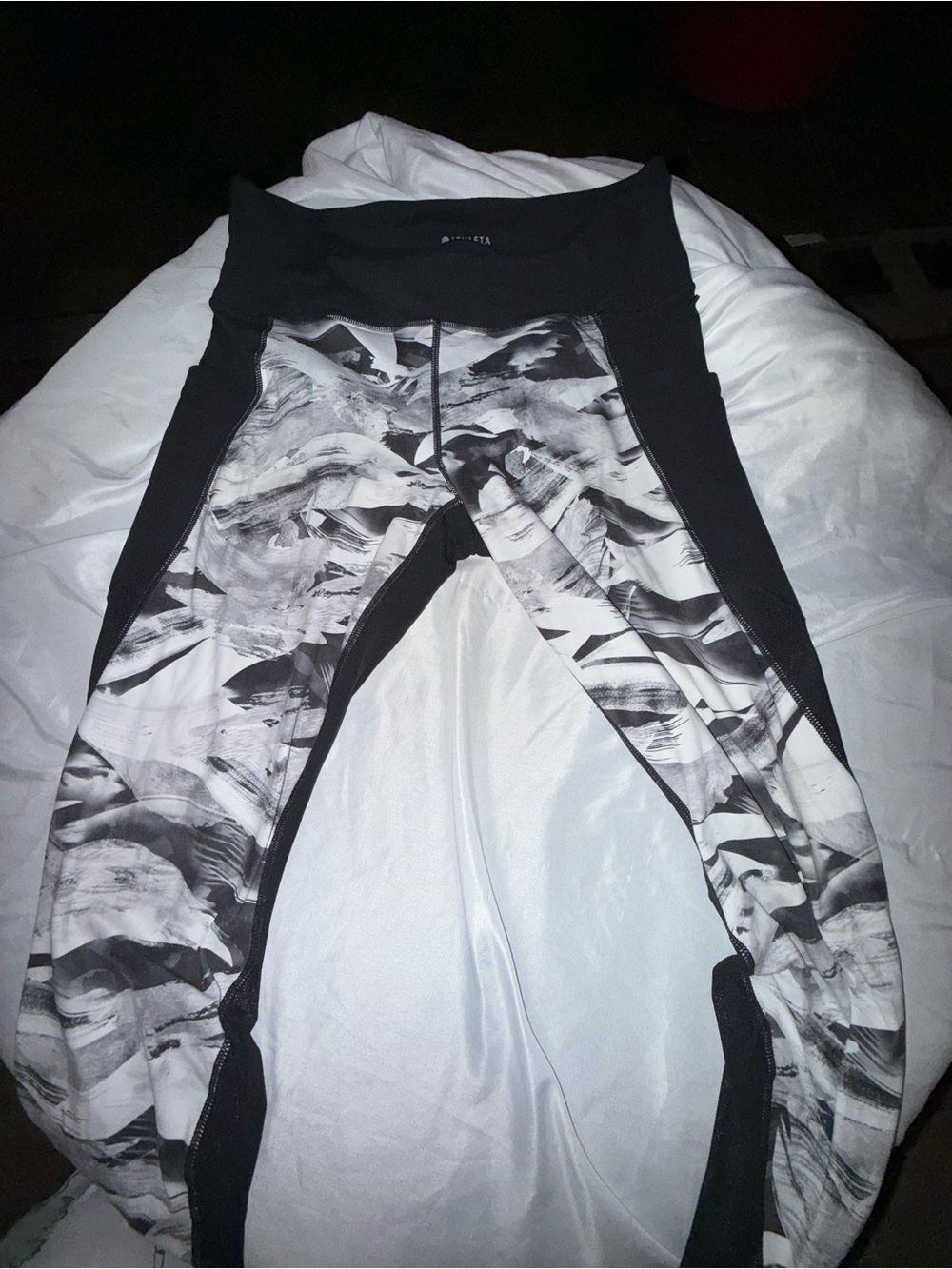 Athleta Black & White Printed Women’s Performance Pants- Large